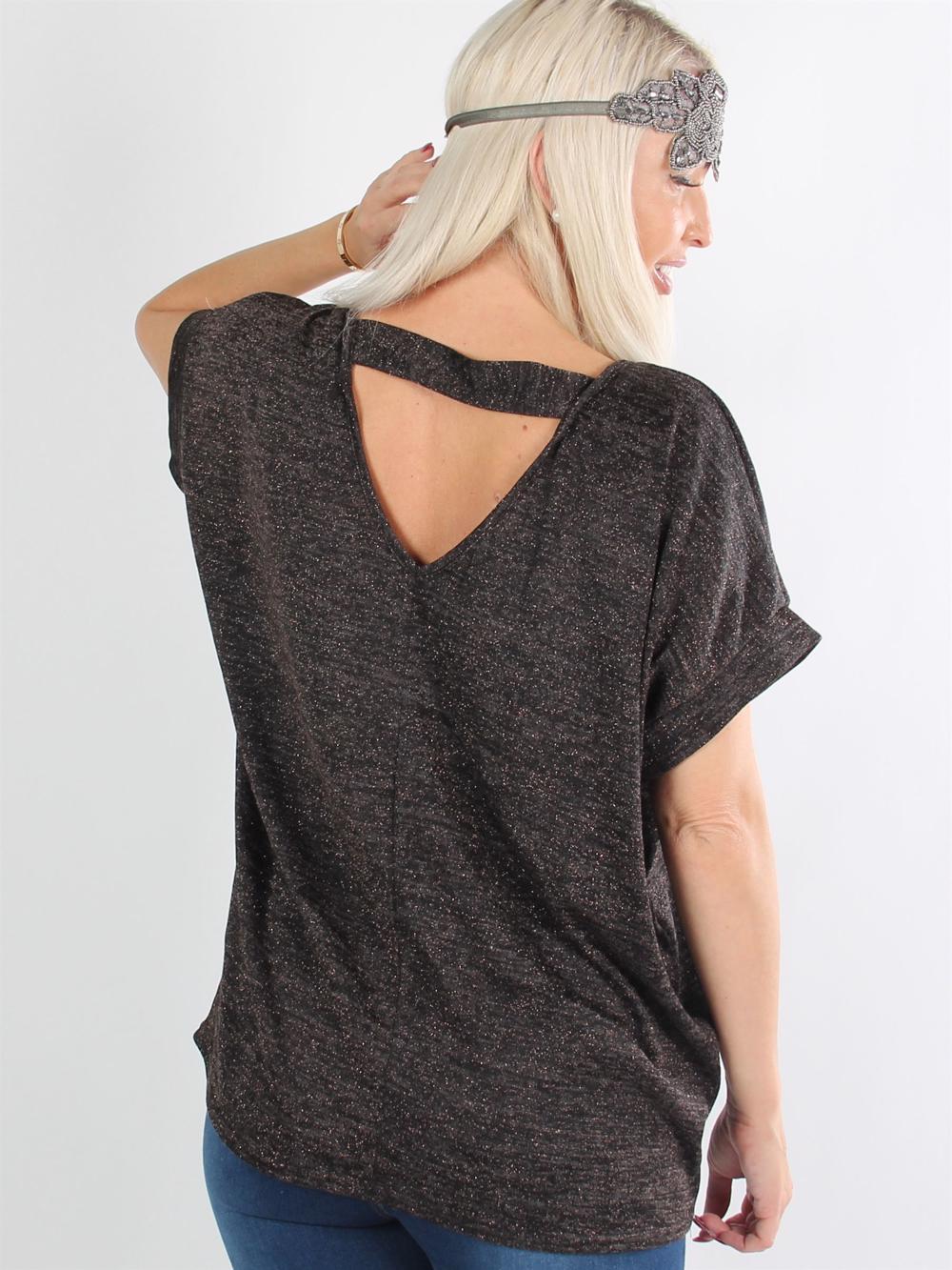 Elodie - Armygrøn t-shirt med lille V i ryggen